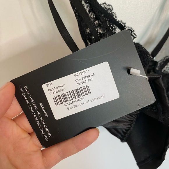 PrettyLittleThing lace crop top - Picture 3 of 4